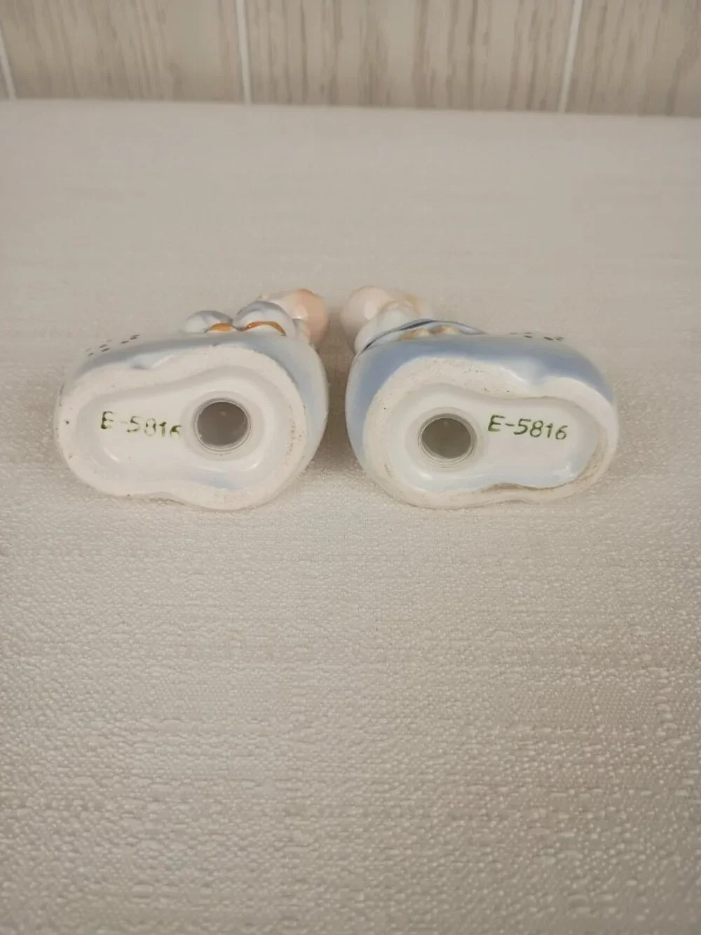 Vintage Blue White Kissing Dutch Boy Girl Salt Pepper Shakers E-5816 Enesco